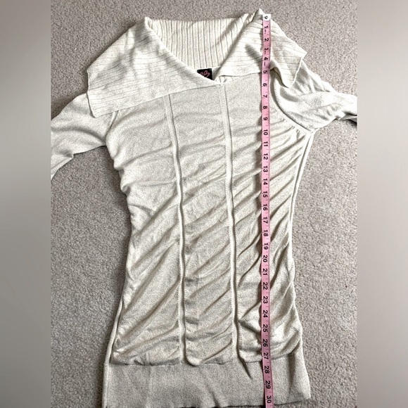 2B Bebe Women Ruched Sweater Metallic Gold Thread Size Medium - Picture 3 of 7